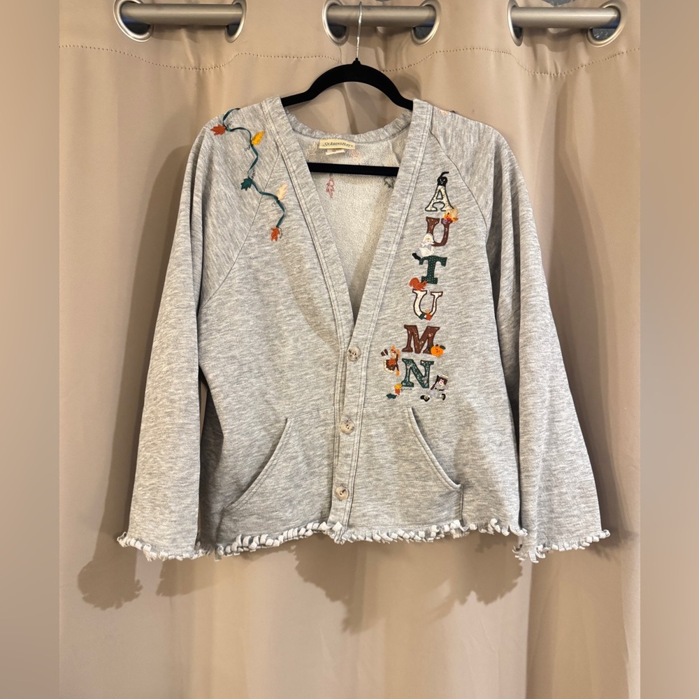 St. John's Bay Vintage Light Gray Embroidered Knit Top